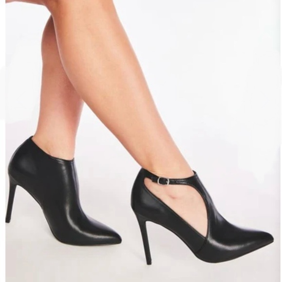 JustFab Shoes - NIB JustFab ‘Irina’ Cut-Out Bootie